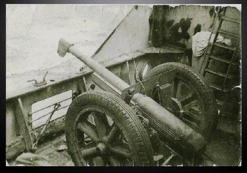 Février 1941 : Le canon de 75 sur le S/S Fort Lamy, en route vers l'Erythrée